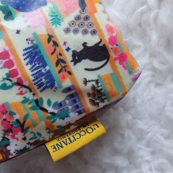 L'OCCITANE cosmetic bag - Picture 5 of 13